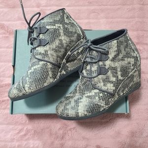 TOMS wedges